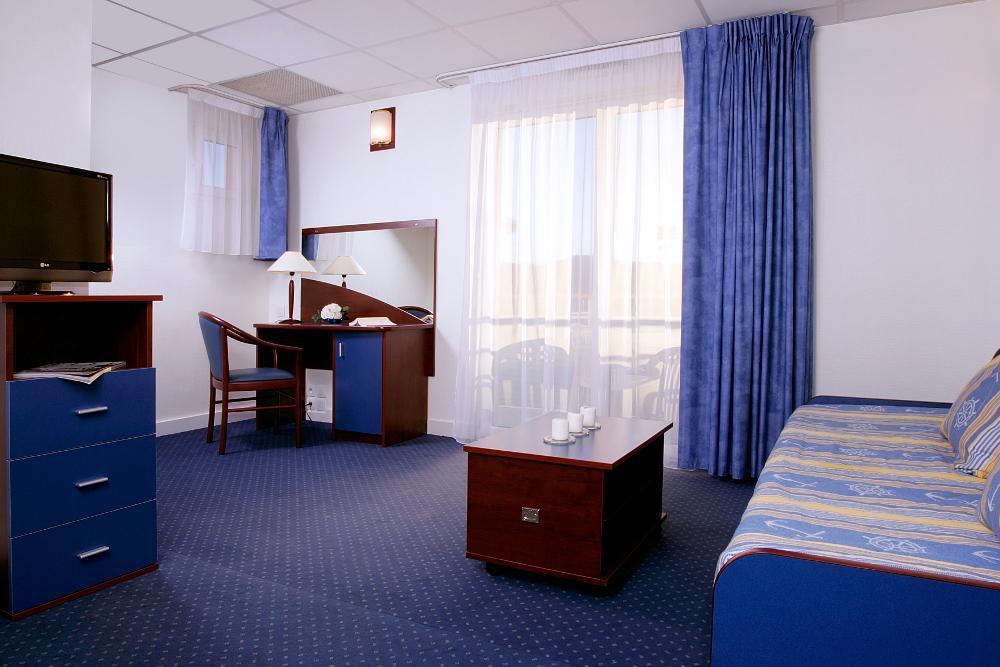 Terres De France - Appart'Hotel ลาโรช-โพเซย์ ภายนอก รูปภาพ